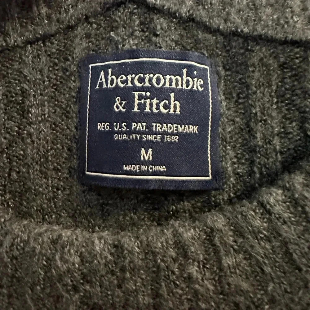 Abercrombie and Fitch Charcoal Gray Chunky Ribbed Sweater // Size M - Picture 6 of 7